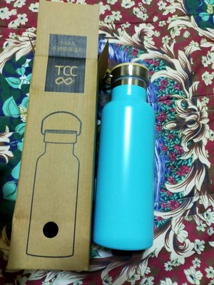 tcc  保溫瓶 Tiffany綠 500ml 環保愛地球 還有附個小把手 攜帶方便 可以保溫6小時