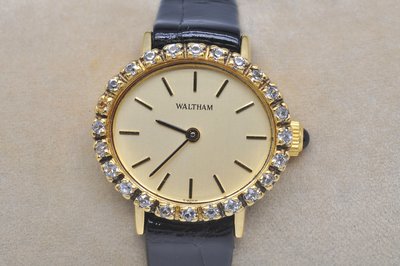 《寶萊精品》WALTHAM 華生金黃橢圓手動女子錶