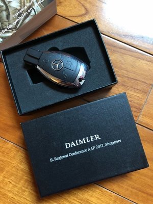獨家限量款 德國原廠 戴姆集團 Daimler 賓士Benz 鑰匙造型USB隨身碟 保時捷 bmw 賓利 法拉利 筆桌曆