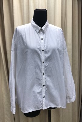東區首席日本服飾店POKER代理的Antiquites ICHI白色傘狀正點白衫~1800出清下標區