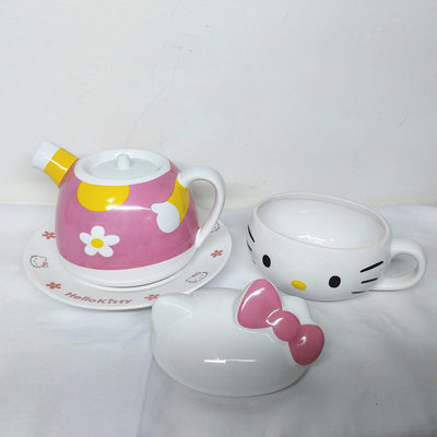2003年Hello Kitty陶瓷茶杯盤組 疊在一起就是Hello Kitty公仔 盒子尺寸長16寬13.5高19.4cm歷史悠久盒損盒舊高標勿入