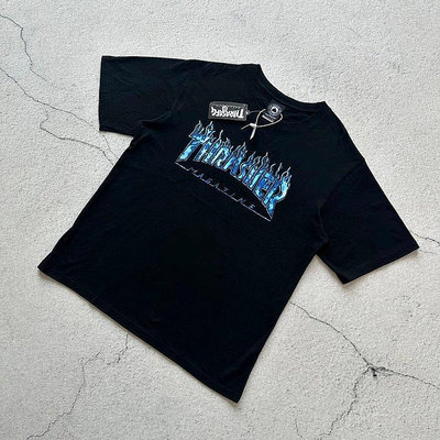 一帆百貨鋪Thrasher 火焰黑色節日限定藍火Logo印花短袖T恤 克精
