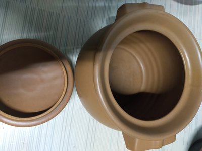土窯鍋，內容量約14.5（直徑）×18.5（高度）公分（二手，但不常用）