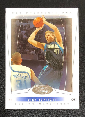 NBA 2004  Hoops Hot Prospects #67  Dirk Nowitzki  球員卡