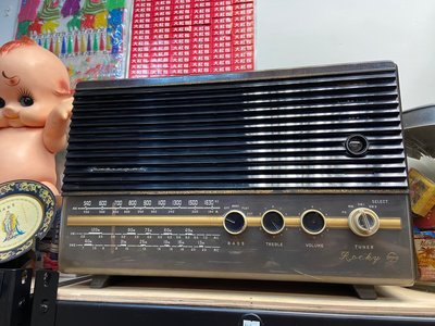 早期 真空管 收音機 背面甘蔗板 有貼民國47年收音機檢查單 古董電器 古早拉機歐上蓋漆器木板 擦拭亮晶晶 正常使用中