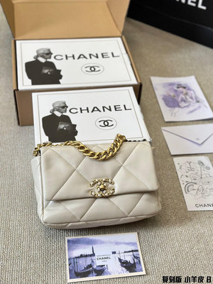 【二手包包】版小羊皮  最能hold的住任何身段的搭配一定不會出錯Chanel19手袋口蓋包[黑色] 輕盈綿NO219855