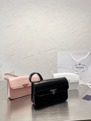 【MOMO全球購】Prada/普拉達 春夏新款 多用斜挎包 單肩側背包 女包 禮物 20*12cm配盒