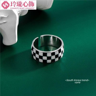 通體S925純銀黑白撞色棋盤格子戒指寬版個性韓國款指環銀飾~玲瓏心飾
