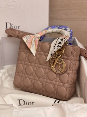 已售）Lady Dior 黛妃包 四格 小羊皮 粉色小包