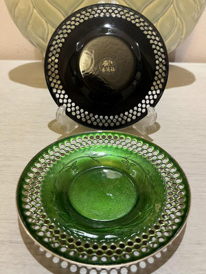 z日本香蘭社銅胎七寶燒綠釉杯托，直徑11.5厘米，高度1.5厘