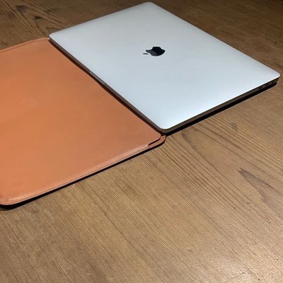 【3.5折售】2019頂規全英鍵盤訂製版MacBook Pro 15吋含原廠皮套4G繪圖卡/1T/8核/32GB
