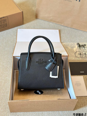 『小牛代購』牛皮版本 COACH 1月新品 Andreaの經典焦糖棕色戴妃包好看的造型，簡約大氣不失典雅和時NO51255