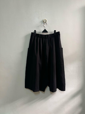 Key Wear 奇葳 黑色（a la sha風格）兩側大口袋鬆緊腰圍素面低襠裙褲 / L 0323