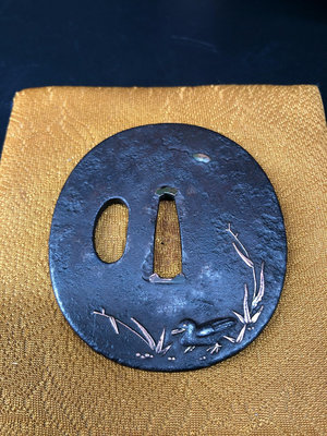 【二手】日本江戶時代古董刀鐔《豎丸型，鐵地赤銅鑲嵌水鳥紋刀鐔》~~12723【如意坊】擺件  老物件 老貨