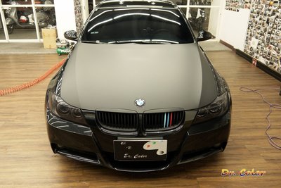 Dr. Color 玩色專業汽車包膜 BMW 323i 亮紅 / 深藍 / 水藍 / 消光黑_引擎蓋
