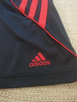 adidas 黑色紅色運動短褲 籃球褲 健身褲 慢跑褲