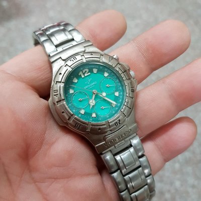＜冷光＞VANGUARD 高級三眼錶 男錶 日期星期 24H 顯示 老品牌 清晰 耐用 好錶 石英錶 3.7/18 A2