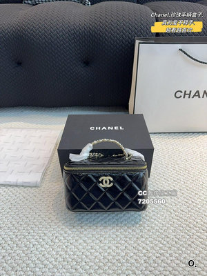 禮盒香奈兒CHANEL 珍珠手柄盒子包一個裝得下可愛的小盒子，溫柔可愛又精致顏值無敵，菱格質感