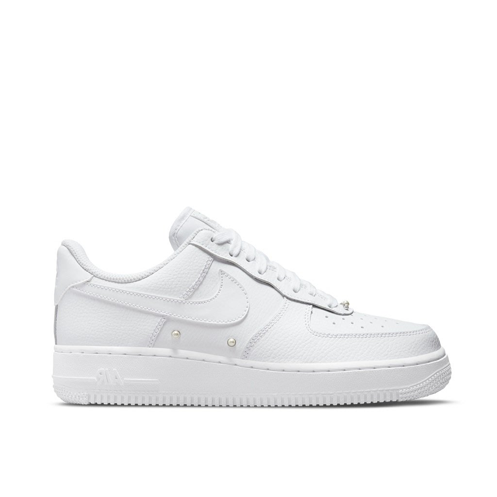 A-KAY0】NIKE 女鞋W AIR FORCE 1 '07 SE PEARL 珠珍白【DQ0231-100