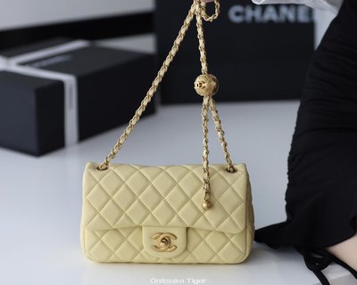 [二手]Chanel Flap Bag CF羊皮大Mini金球包 AS1787鵝蛋黃