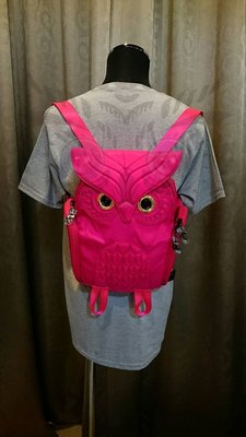 貓頭鷹後背包洋紅色(Ｓ) ，實品拍攝有店面，香港Morn Creations授權販售～最特別的禮物都在奧爾思～