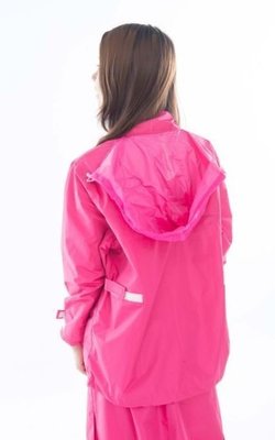 兩件式裙裝套裝雨衣 晴雨共舞 專為女性打造 粉紅 送市價 599 雙膠100%降溫傘直購