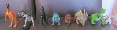 二手恐龍玩具一組共有8隻