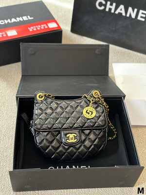 【二手包包】Chanel 金幣 牛角包 黑色系的搭配很適這季節 復古氛圍感瞬間拉滿 尺寸20 18cmNO135176