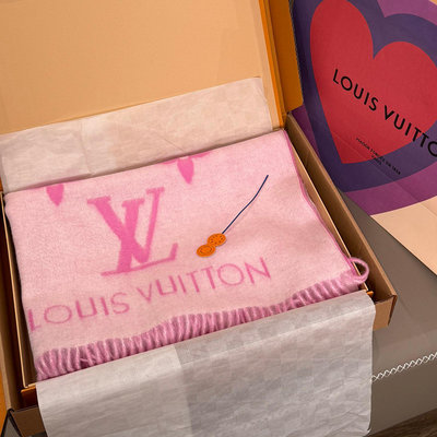 法國精品Louis Vuitton LV Reykjavík 粉紅色花草緹花流蘇圍巾 代購