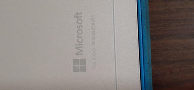 微軟 Microsoft Surface Pro4 4 1724 256G 平板電腦零件機 只有測試可過電鍵盤會亮 狀況: 破屏 無畫面 其餘不詳