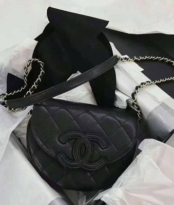 「JL精品代購」Chanel 黑金 大logo馬鞍包 斜挎包，復古百搭好看，經典耐用的荔枝紋牛皮