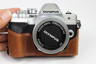 適用奧林巴斯E-M10 Mark iv相機包 em10四代保護半皮套 底座 外殼　相機皮套　相機底座套　相機保護套　相機套