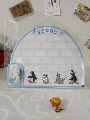 早期pingu企鵝家族雪屋造型白板紙掛飾（759）