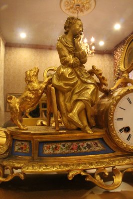 【家與收藏】特價稀有珍藏歐洲古董19世紀法國國寶凡爾賽古典優雅手工鎏金照鏡仕女古董座鐘