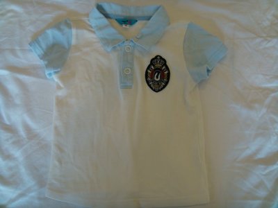 be*U 2號藍色立領白色短袖POLO上衣(台灣製)