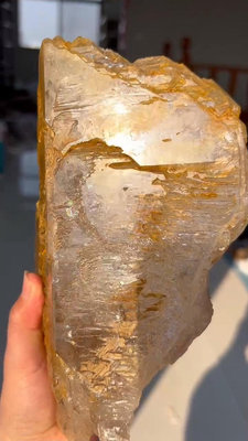 喜馬拉雅黃皮骸骨骨干原石擺件 雙面雙尖 稀少 重1900克57 水晶 原石 擺件【玲瓏軒】