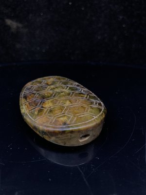 老玉釋藏 和闐玉 老青玉 龜殼紋 玉珮    (UnL03-23)