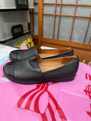「 二手鞋 」 TAS 女版皮革休閒鞋 鞋底長24.5cm（黑）123