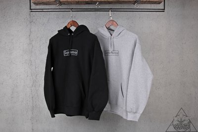 【熱賣精選】Supreme Kaws Chalk Logo Hooded Sweatshirt 帽TSUP481