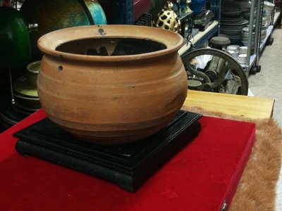 收藏一隻台灣70-80前的 古早紅土製作的老陶甕!