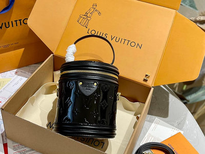 【二手】漆皮 折疊禮盒+飛機箱 Lv Cannes 漆皮 發財桶 圓桶包
