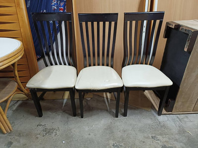 【銓芳家具】現代歐風 胡桃實木白皮餐椅(1張400元) 咖啡椅 休閒椅 皮墊餐椅 實木餐椅 皮面餐椅 化妝椅 書桌椅