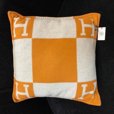 【翰貝格名牌館】全新真品 Hermes 愛馬仕 經典 羊毛 avalon  橘白色 方形 抱枕 枕頭 H Logo