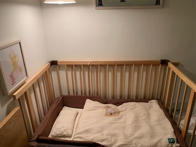 二手日本 farska 親子共寢多功能嬰兒床（大，材質木頭）+可攜帶式床墊組（咖啡色）