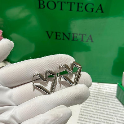 義大利精品Bottega Veneta 寶緹嘉 H Beam愛心耳環 代購