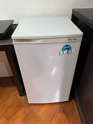 使用過東元牌小鮮綠冰箱 正常良好 須親載 無運送  尺寸:高約50 深約50 高約80 公分