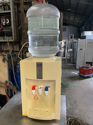 桃園國際二手貨中心---新人類 NH-002B 冰 溫 熱  桶裝水機  開飲機  飲水機