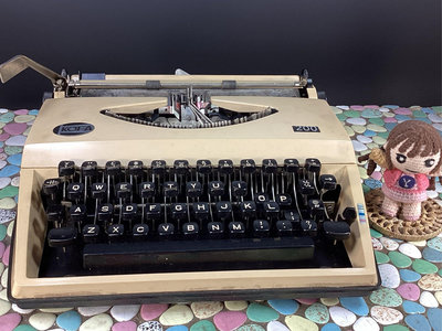 【 金王記拍寶網 】(學4) 股F475 早期機械式古董打字機壹台 品項如圖罕見稀少