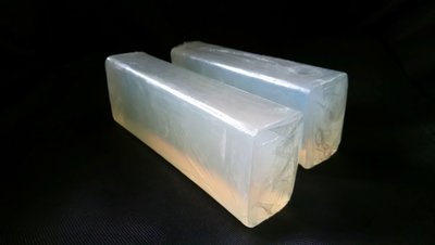 台灣製/優質透明甘油皂基/每條重1kg高品質，低損耗。每筆訂單限購4條. ps.此商品不列入滿額免運優惠喔！
