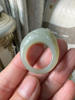 【店主收藏】新疆和田玉籽料貔貅戒圈指環戒指。手工雕刻奶白藍白籽料，顏色很-25699